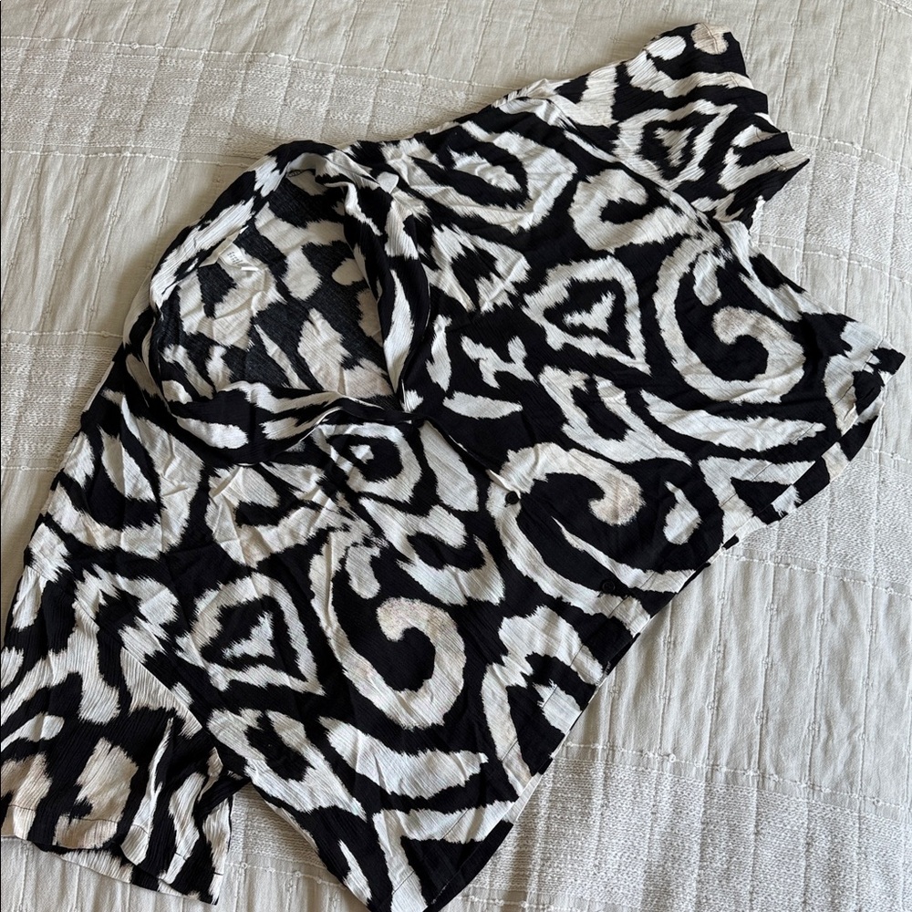 H&M printed button down blouse